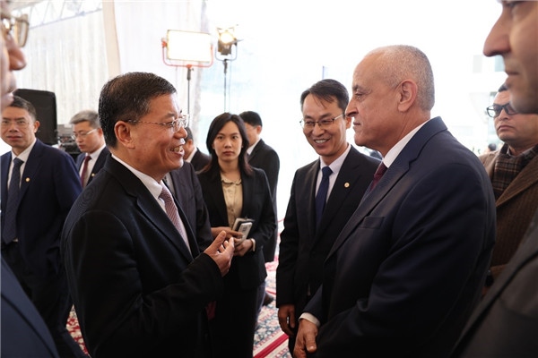 李永明同埃及住房部副部長(zhǎng)會(huì)談交流。主辦方供圖