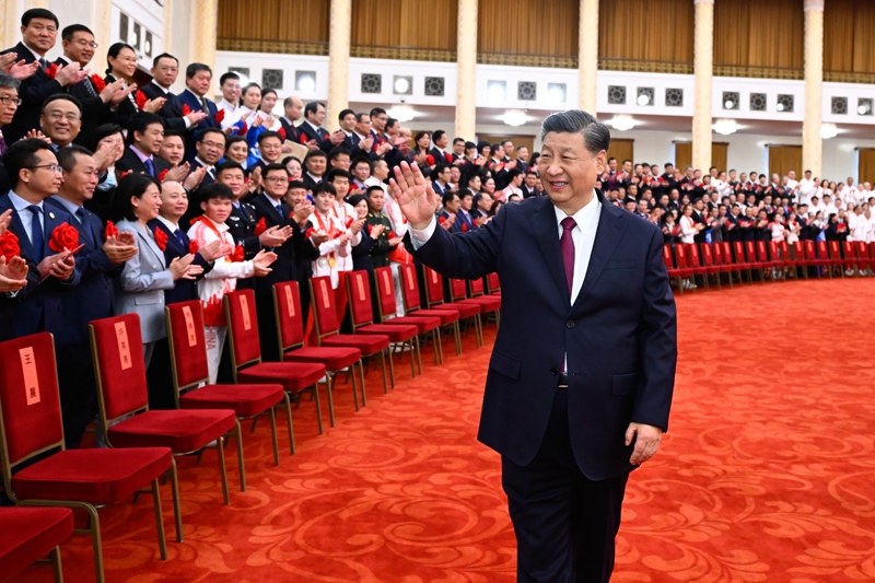 2022年4月8日，北京冬奧會(huì)、冬殘奧會(huì)總結(jié)表彰大會(huì)前，習(xí)近平總書記會(huì)見(jiàn)北京冬奧會(huì)、冬殘奧會(huì)突出貢獻(xiàn)集體代表、突出貢獻(xiàn)個(gè)人和中國(guó)體育代表團(tuán)成員。