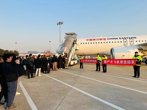 2024春運第一天，東航4架C919大飛機全部投入商業(yè)運營。東航供圖