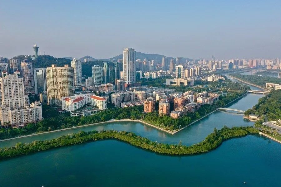 筼筜湖周邊城市景觀。新華社記者 姜克紅 攝