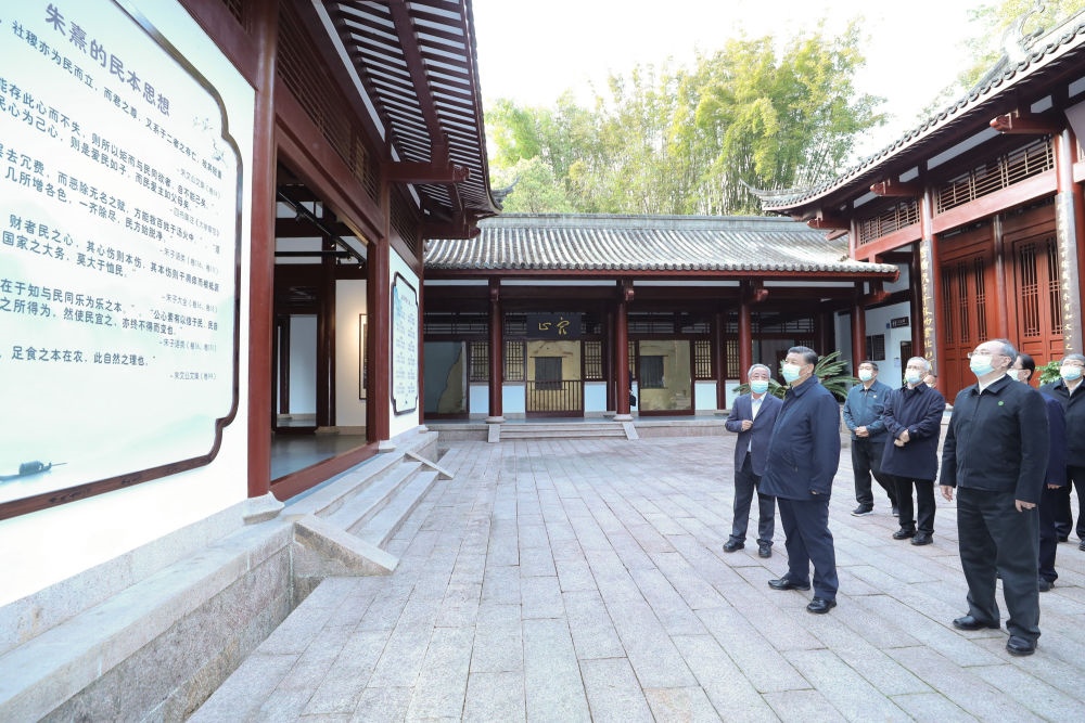 2021年3月22日，習近平在福建省南平武夷山朱熹園，了解朱熹生平及理學研究等情況。新華社記者 鞠鵬 攝