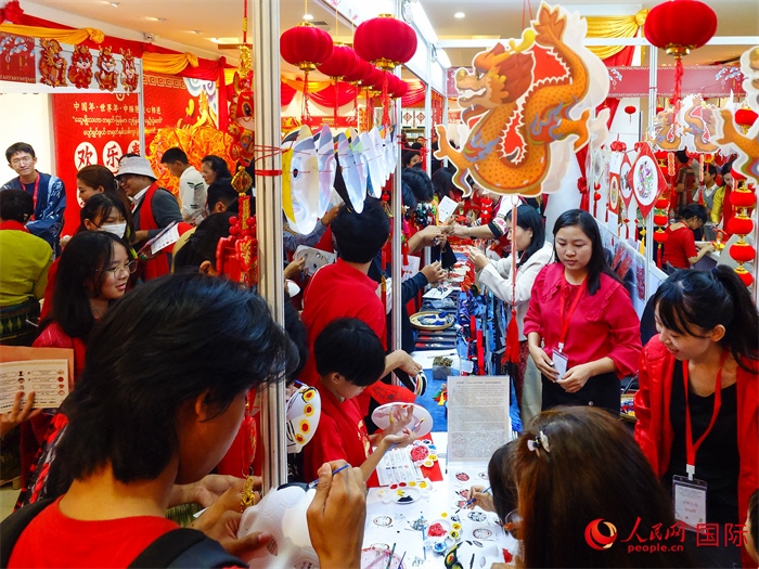 活動(dòng)現(xiàn)場(chǎng)氣氛熱烈。人民網(wǎng)記者 謝佳君攝