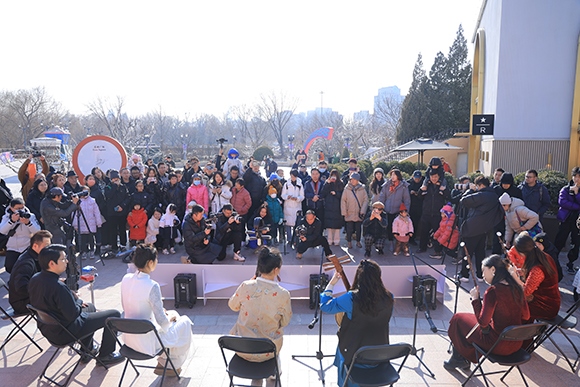 中國音樂學(xué)院“國樂快閃”演出。學(xué)校供圖