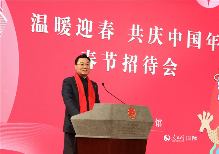 中國(guó)駐美國(guó)大使謝鋒發(fā)表致辭，向全體在美同胞致以親切問候。人民網(wǎng)記者 李志偉攝
