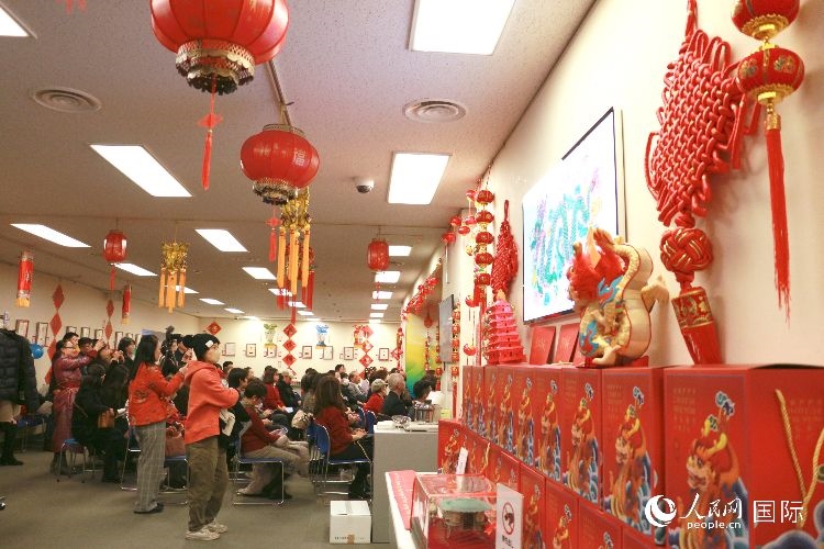 現(xiàn)場(chǎng)洋溢著濃郁的新春氛圍。人民網(wǎng) 許可攝