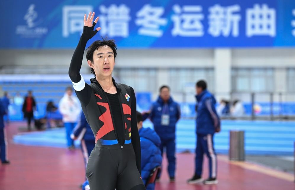 遼寧隊(duì)選手吳宇在第十四屆全國冬季運(yùn)動會速度滑冰男子10000米A組決賽中奪冠，并打破由他本人保持的全國紀(jì)錄（2024年1月14日攝）。新華社記者 連振 攝