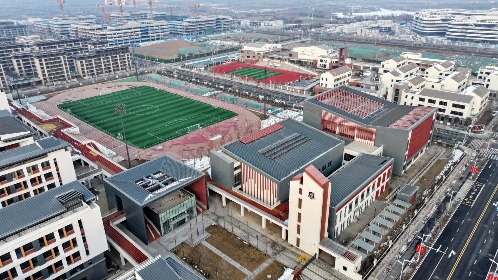北京四中雄安校區(qū)和雄安史家胡同小學(xué)（2月6日攝，無人機(jī)照片）。新華社記者 牟宇 攝