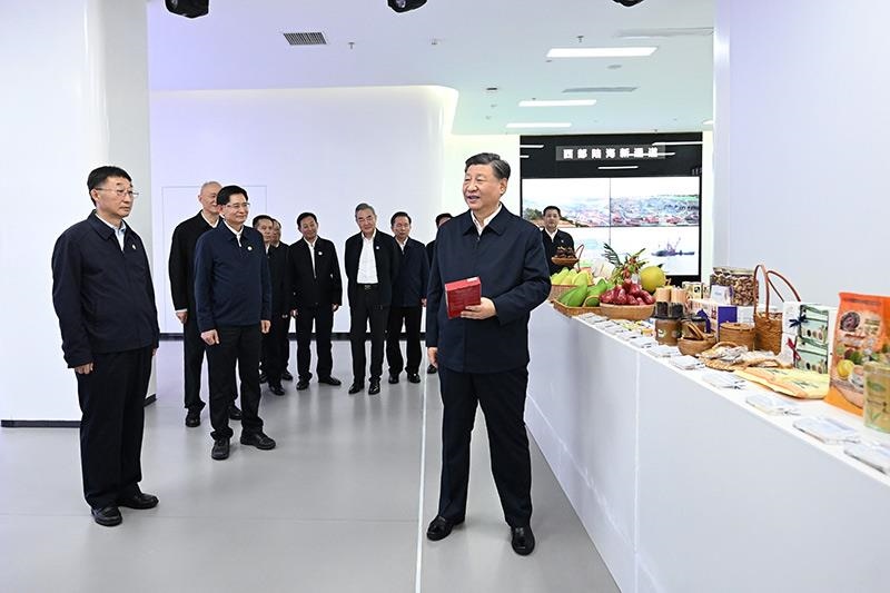 2023年12月14日，習(xí)近平總書記在廣西南寧市考察中國－東盟信息港股份有限公司，了解中國－東盟經(jīng)貿(mào)合作等情況。
