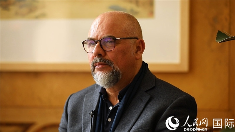 意大利陶瓷城市協(xié)會副會長保羅·馬賽蒂接受人民網專訪。人民網 劉動攝