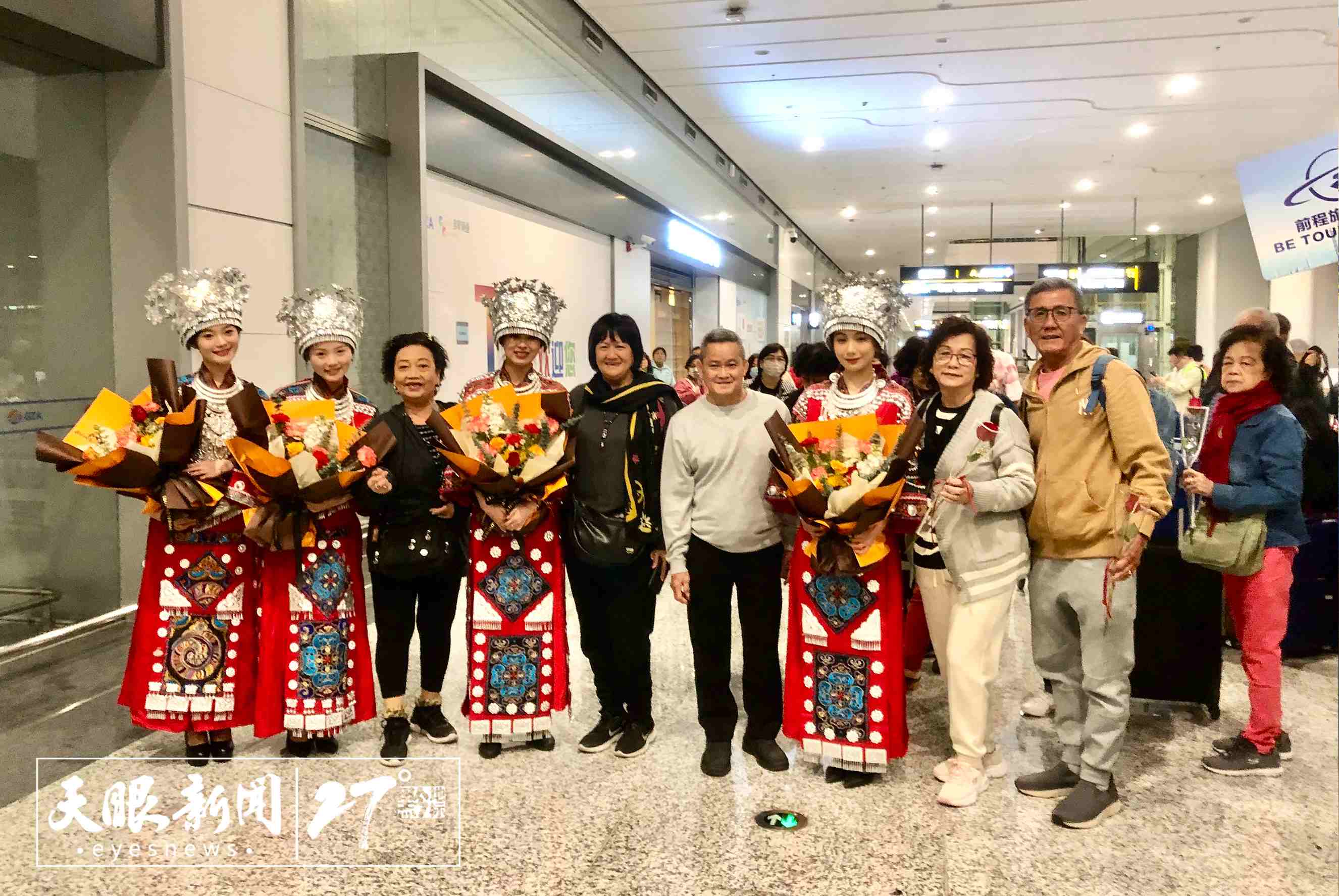 首個(gè)來黔旅游馬來西亞包機(jī)團(tuán)抵達(dá)。（圖/劉立超）