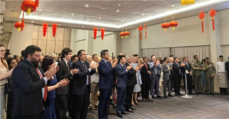 當?shù)貢r間3月27日，中國駐累西腓新任總領事蘭和平舉行到任招待會。圖為招待會現(xiàn)場。中國駐累西腓總領事館供圖