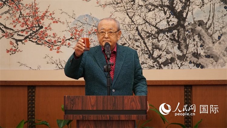 原東京國(guó)際電影節(jié)主席依田巽致祝酒辭。人民網(wǎng) 蔣曉辰攝