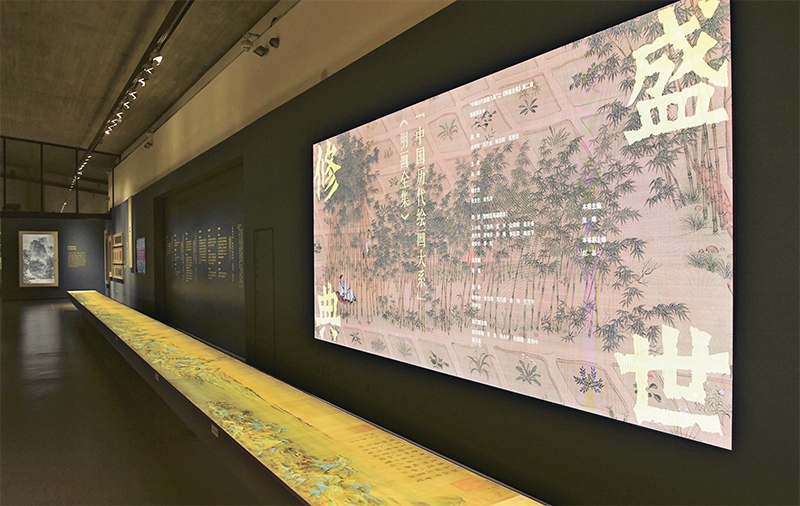 “中國歷代繪畫大系”，是習(xí)近平總書記親自批準(zhǔn)、高度重視的一項規(guī)模浩大、縱貫歷史、橫跨中外的國家級重大文化工程。圖為中國國家版本館杭州分館展示的“盛世修典——‘中國歷代繪畫大系’”收錄的數(shù)字化古畫（2023年5月31日攝）。 新華社記者 翁忻旸/攝
