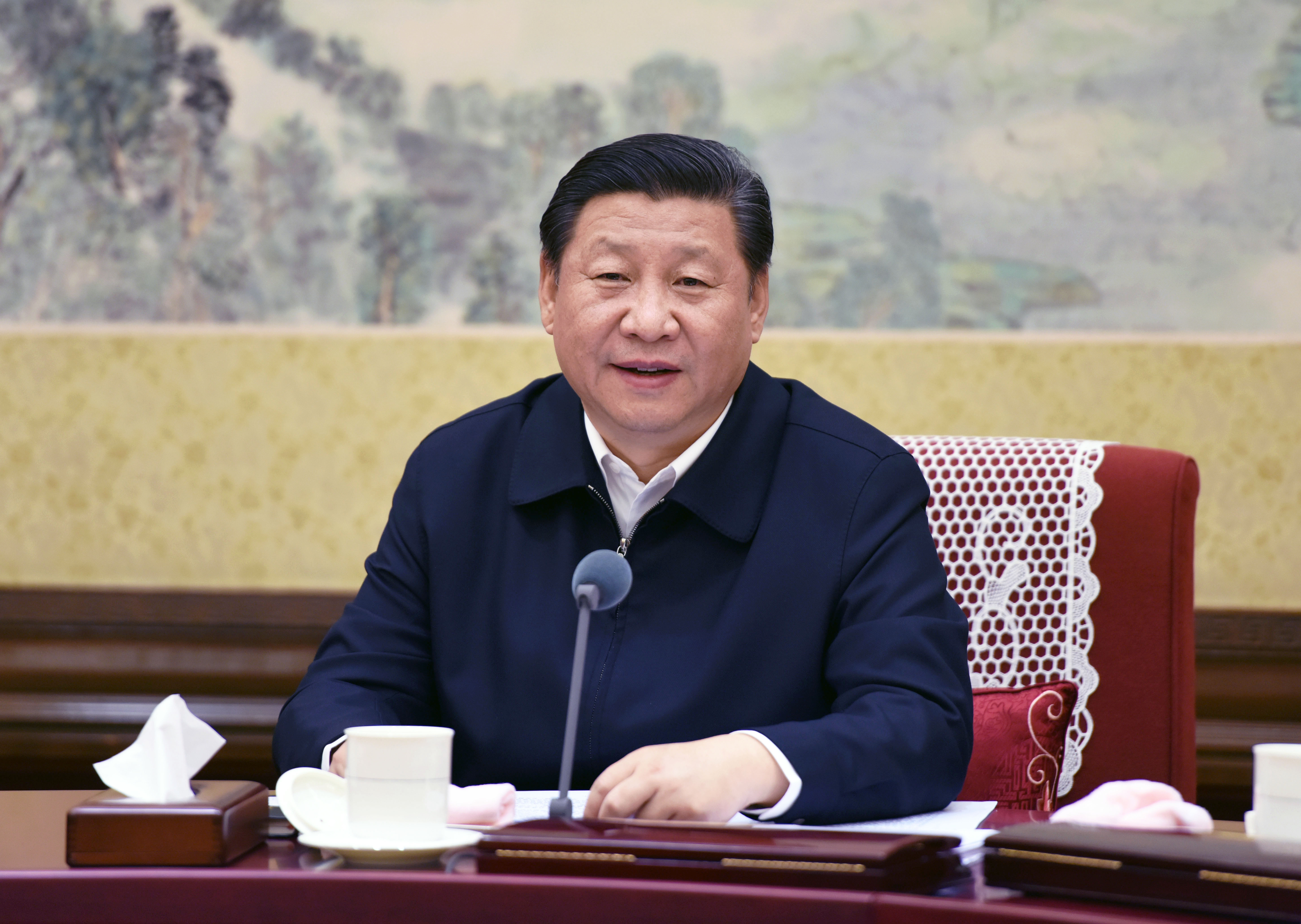 △ 2015年12月28日至29日，中共中央政治局召開專題民主生活會，對照檢查踐行“三嚴(yán)三實(shí)”情況，討論研究加強(qiáng)黨風(fēng)廉政建設(shè)措施。習(xí)近平總書記主持會議并發(fā)表重要講話。