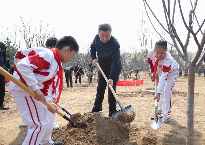 △2024年4月3日，習(xí)近平總書記來到北京市通州區(qū)潞城鎮(zhèn)參加首都義務(wù)植樹活動。