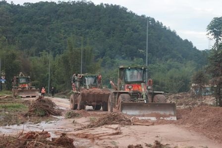 廣東多地出現(xiàn)洪澇災(zāi)情 部隊官兵全力進(jìn)行搶險救援
