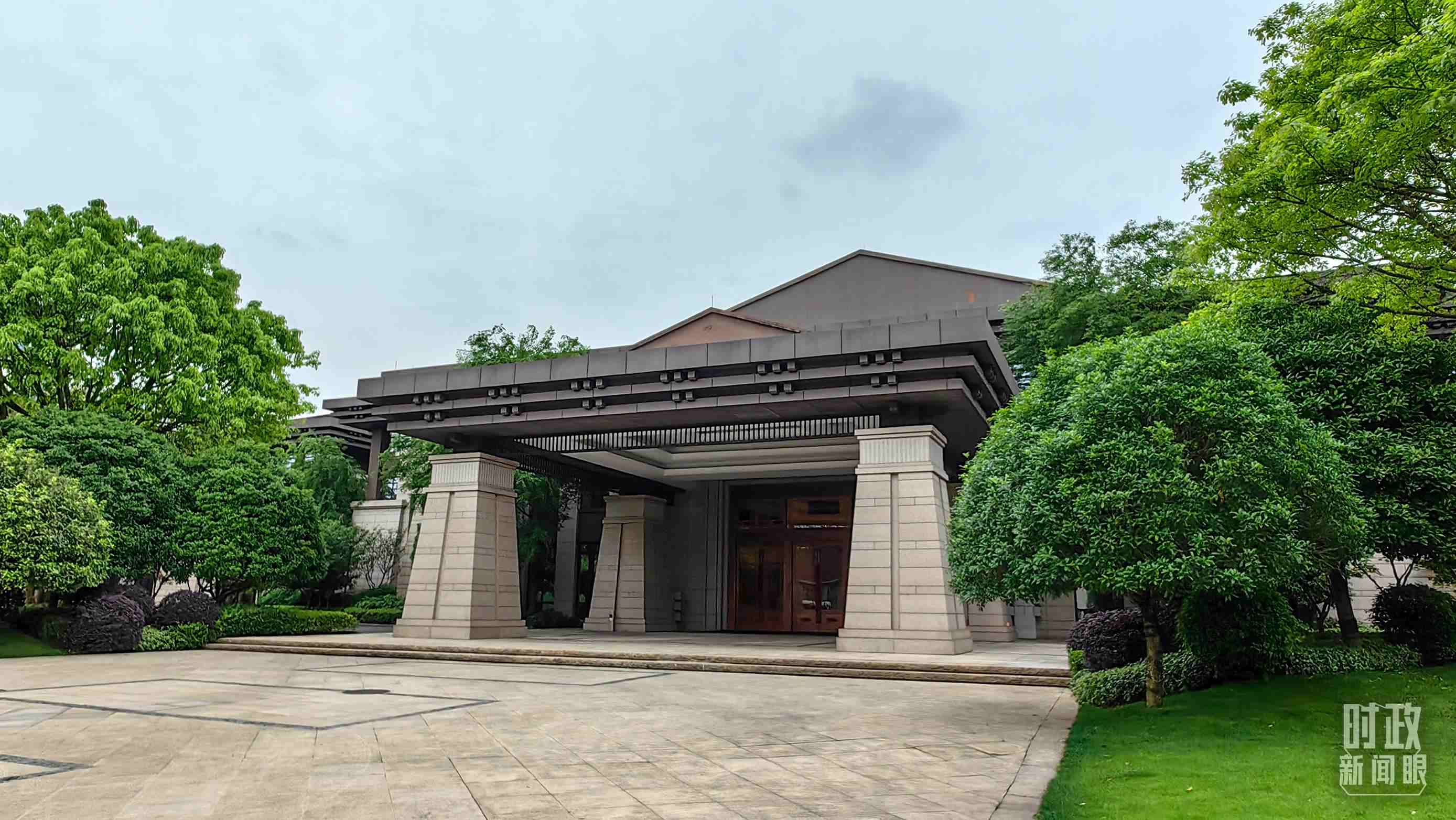 △重慶市渝州賓館，新時代推動西部大開發(fā)座談會在這里召開。（總臺央視記者段德文拍攝）