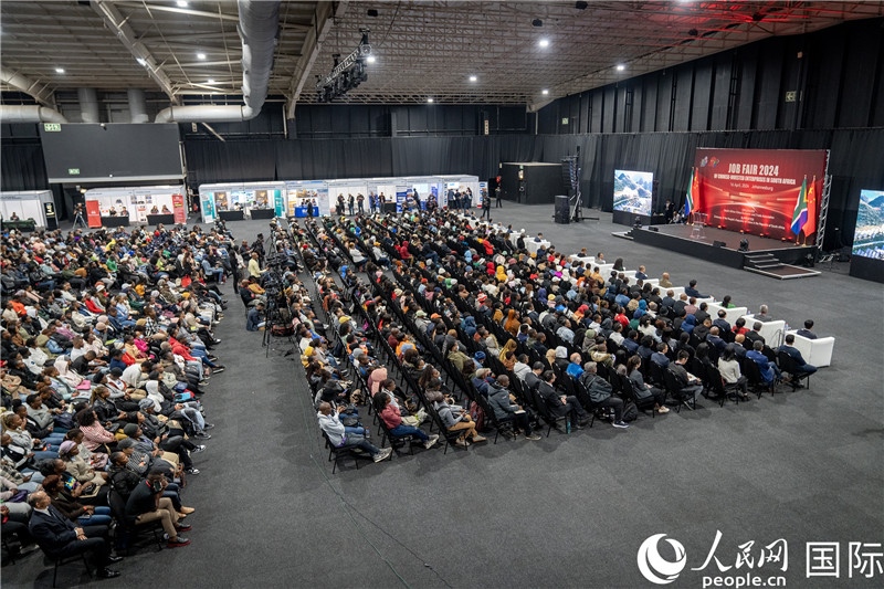 2024年中資企業(yè)招聘大會現(xiàn)場。 人民網(wǎng) 希拉茲攝