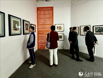 “與中國結(jié)緣：智利畫家何塞·萬徒勒里誕辰100周年”展覽在京舉行。人民網(wǎng)記者 周雨攝