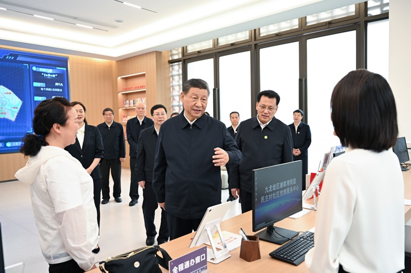 2024年4月22日下午，習(xí)近平總書(shū)記在重慶市九龍坡區(qū)謝家灣街道民主村社區(qū)考察。