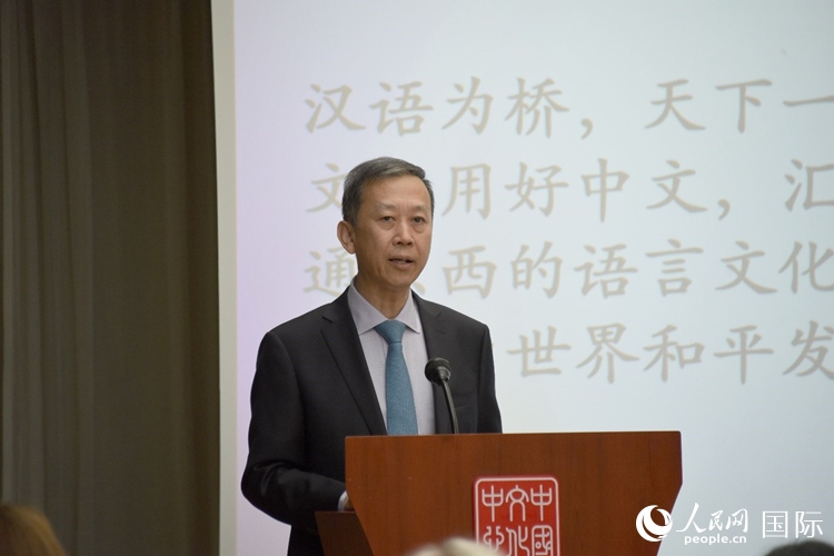 中國(guó)駐瑞典大使崔愛(ài)民出席“漢語(yǔ)橋”瑞典賽區(qū)預(yù)選賽。人民網(wǎng)記者 殷淼攝
