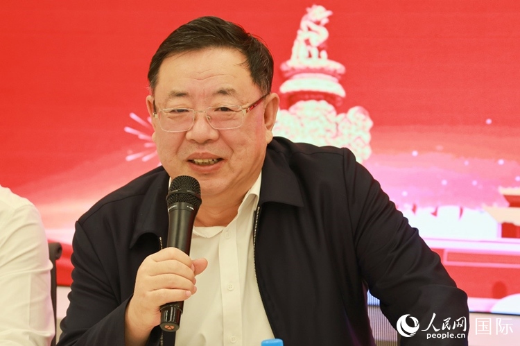 山東省泰安市委書記、市人大常委會主任楊洪濤在座談會上致辭。人民網(wǎng)記者 陳海琪攝