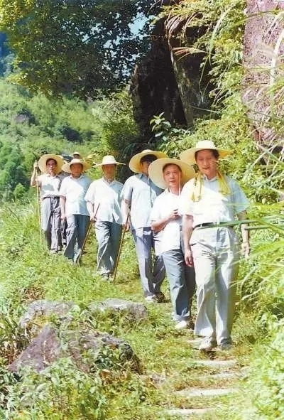 1989年7月，習近平在壽寧縣山村。