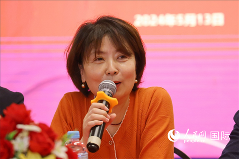 陜西省歸國(guó)華僑聯(lián)合會(huì)黨組成員、副主席兼秘書(shū)長(zhǎng)尚小紅在座談會(huì)上致辭。人民網(wǎng)記者 陳海琪攝