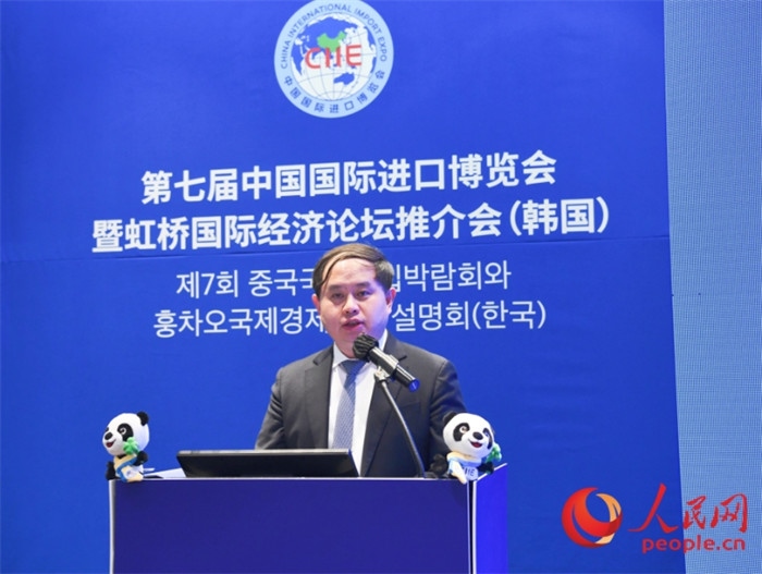 中國(guó)銀行首爾分行副行長(zhǎng)褚?guī)h發(fā)言。人民網(wǎng) 程安康攝