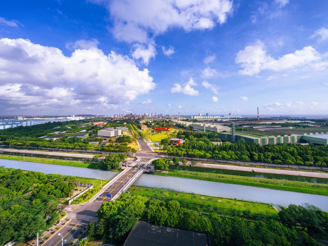 位于長(zhǎng)江口的上海寶鋼廠區(qū)，有生態(tài)花園工廠的美譽(yù)。劉繼鳴攝