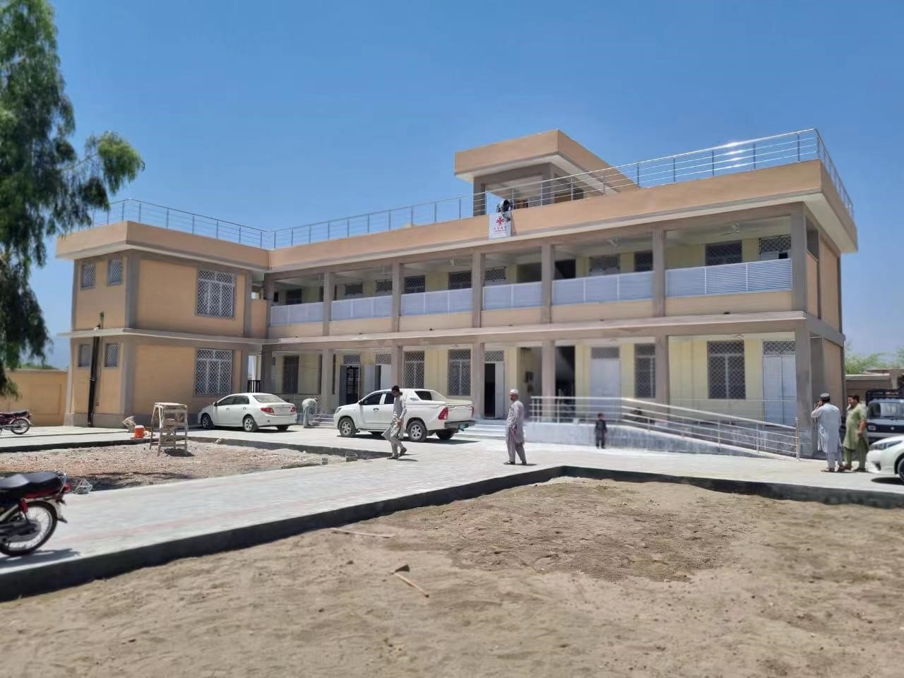 修建完成的新校舍。中鐵十七局集團供圖