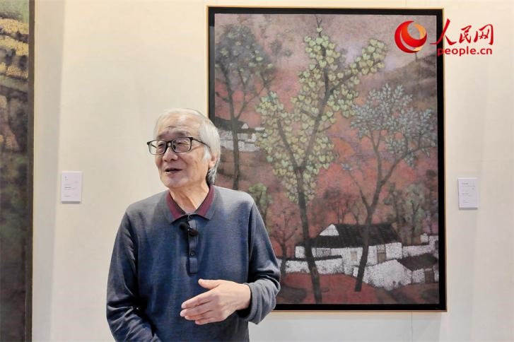 中央文史研究館書畫院院部委員、清華大學吳冠中藝術研究中心副主任王秦生正在接受人民網的采訪。人民網記者 劉微攝