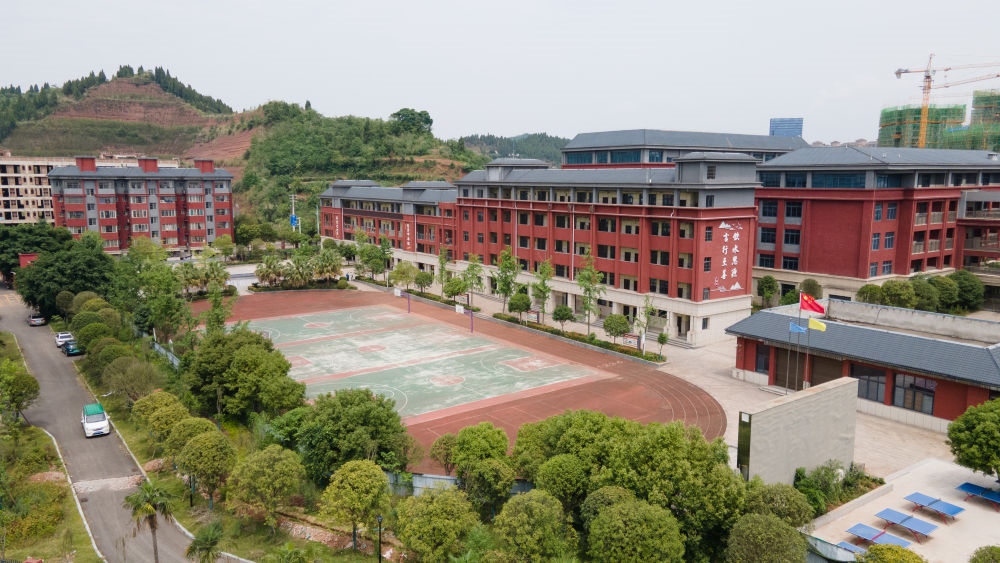 這是5月31日拍攝的之江小學(xué)校園（無人機照片）。新華社記者 胥冰潔 攝