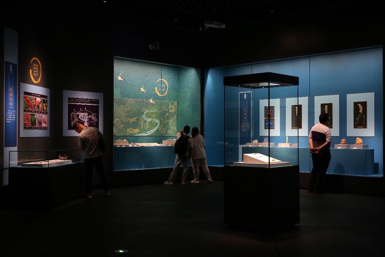 觀眾正在參觀展覽。國家文物局供圖