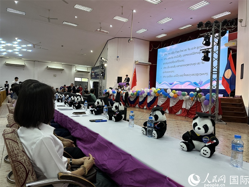 圖片：中老嘉賓在第二十三屆漢語(yǔ)橋世界大學(xué)生中文比賽老撾賽區(qū)決賽上致辭。孫廣勇攝