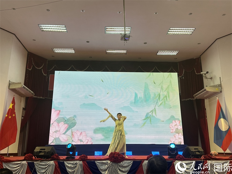 圖片：老撾選手參加第二十三屆漢語(yǔ)橋世界大學(xué)生中文比賽老撾賽區(qū)決賽。孫廣勇攝