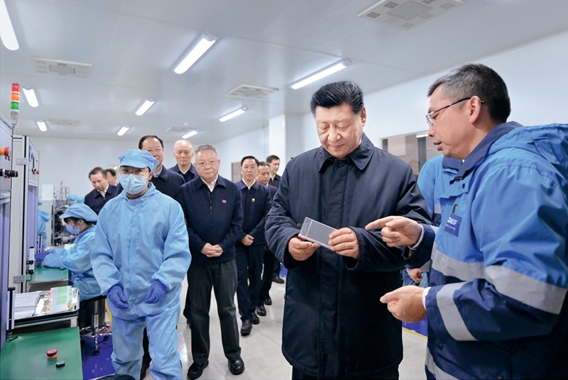 2024年3月18日至21日，中共中央總書記、國(guó)家主席、中央軍委主席習(xí)近平在湖南考察。這是18日下午，習(xí)近平在中德合資企業(yè)巴斯夫杉杉電池材料有限公司考察。 新華社記者 謝環(huán)馳/攝