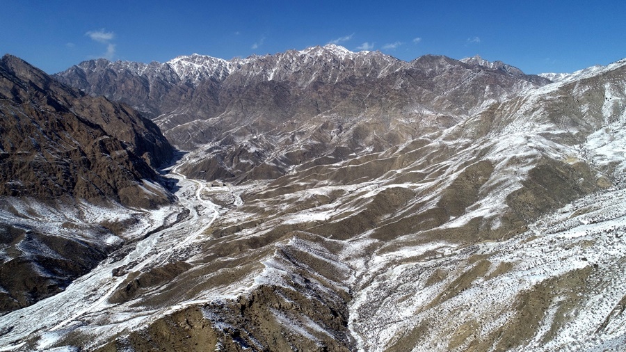 2023年2月9日在寧夏賀蘭山蘇峪口國家森林公園拍攝的雪后賀蘭山（無人機照片）。新華社記者 王鵬 攝