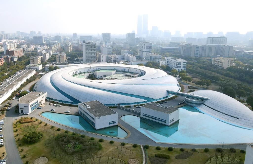 位于上海張江科學(xué)城的“上海光源”（2024年2月27日攝，無人機(jī)照片）。新華社記者 方喆 攝