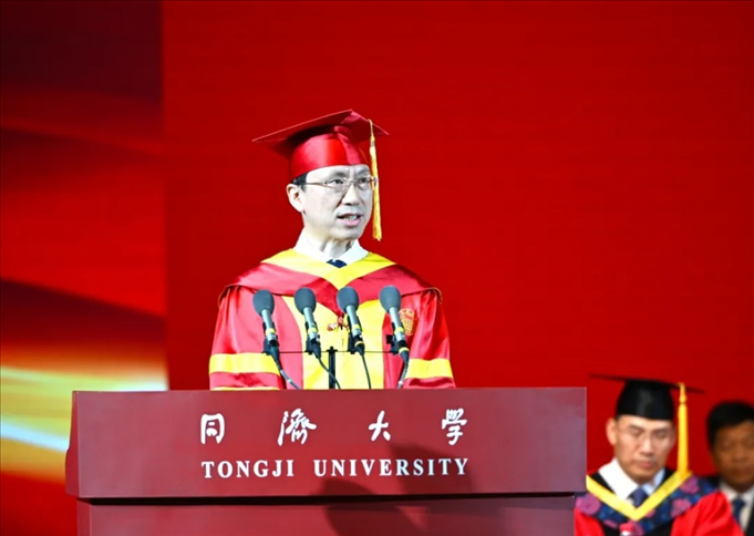 同濟(jì)大學(xué)校長、中國工程院院士鄭慶華