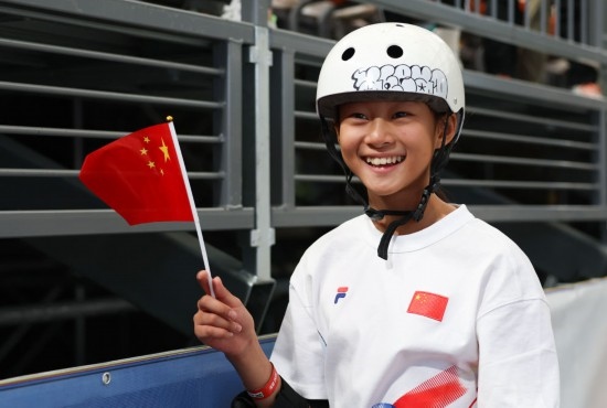 5月16日，巴黎奧運會資格系列賽上海站滑板女子碗池預賽在上海舉行。圖為鄭好好在比賽后慶祝，她在預賽中最佳成績?yōu)?1.73分。新華社記者 王楷焱 攝