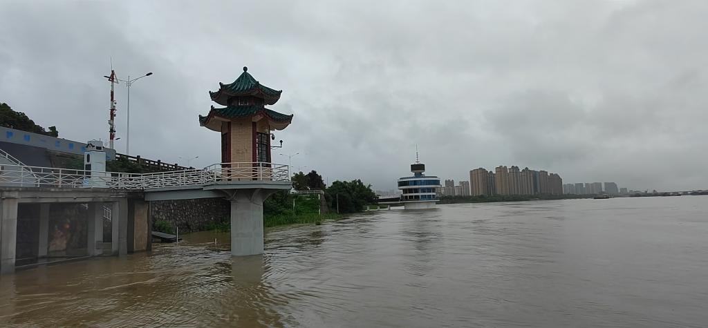 圖為洞庭湖的標(biāo)志性水文站城陵磯站，也被稱為洞庭湖及長江流域水情“晴雨表”。（湖南省洞庭湖水利事務(wù)中心供圖）