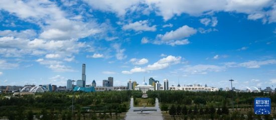 這是7月1日拍攝的哈薩克斯坦首都阿斯塔納的天際線。新華社記者 王建華 攝