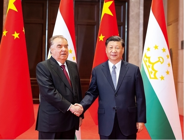 2023年5月，國家主席習(xí)近平在西安同來華出席中國—中亞峰會并進行國事訪問的塔吉克斯坦總統(tǒng)拉赫蒙會談。新華社記者 丁海濤 攝