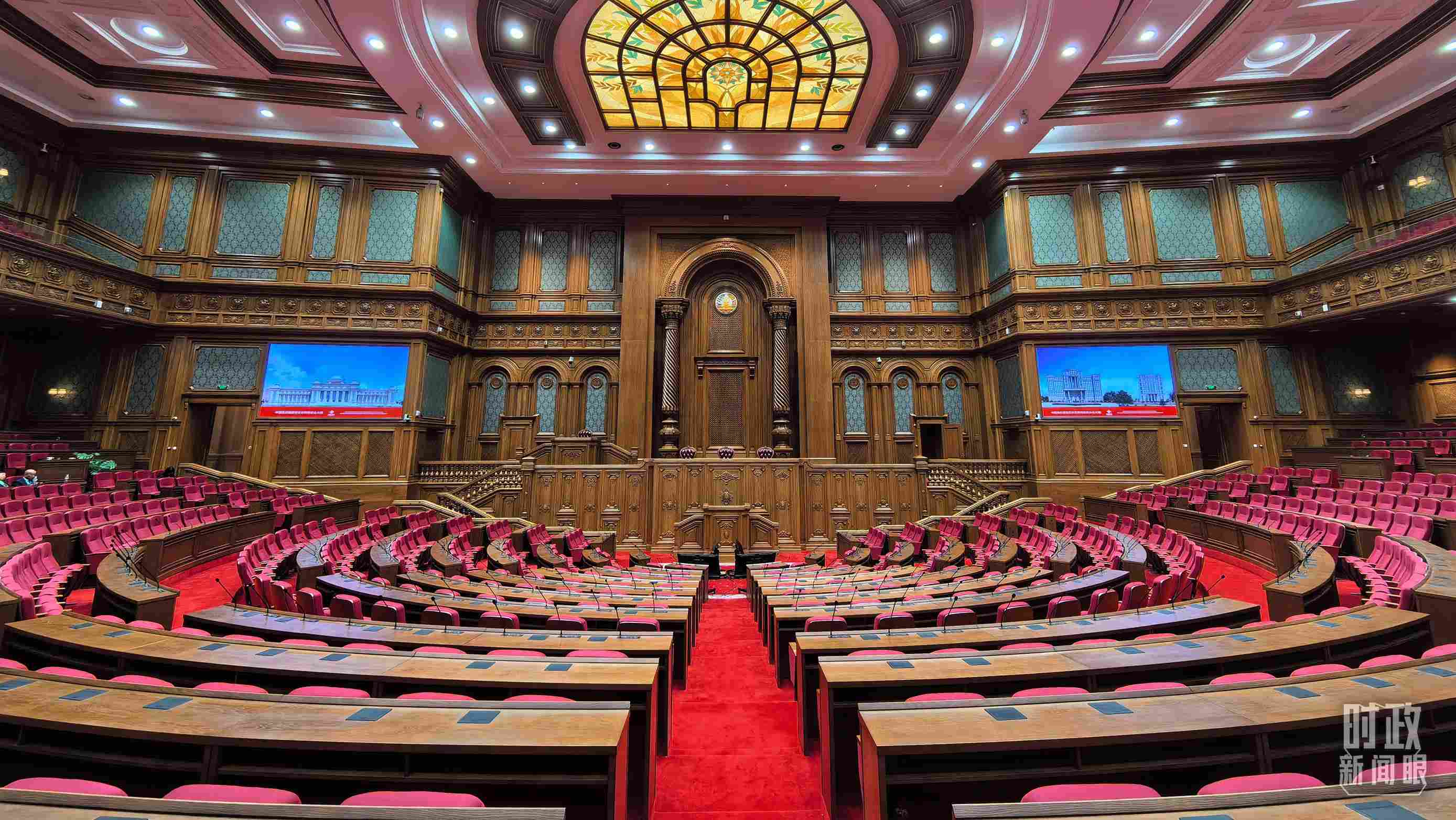 △中方援建塔議會大樓內(nèi)的聯(lián)席議會廳。（總臺央視記者陸泓宇拍攝）