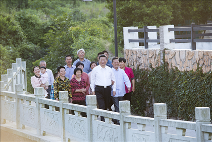2015年5月25日，習(xí)近平總書記在浙江省舟山市定海區(qū)干覽鎮(zhèn)新建社區(qū)視察。