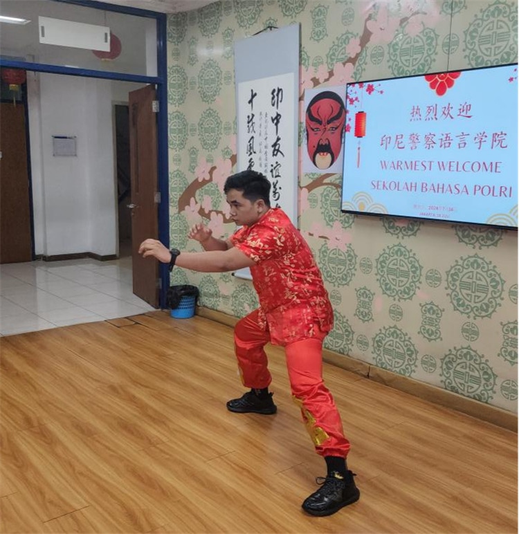警察學員表演武術(shù)。活動主辦方供圖