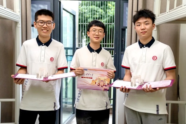 王子源（左）、母翰堯（中）、郭洋君（右）。清華大學(xué)供圖
