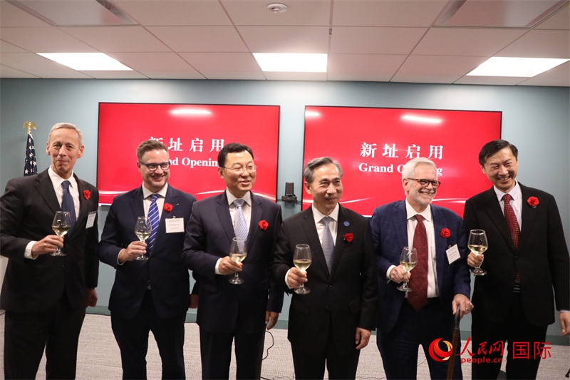 4、美中貿易全國委員會會長克雷格·艾倫、美國商會高級副會長傅瑞偉等美國工商界代表出席活動。 人民網(wǎng)記者 李志偉攝