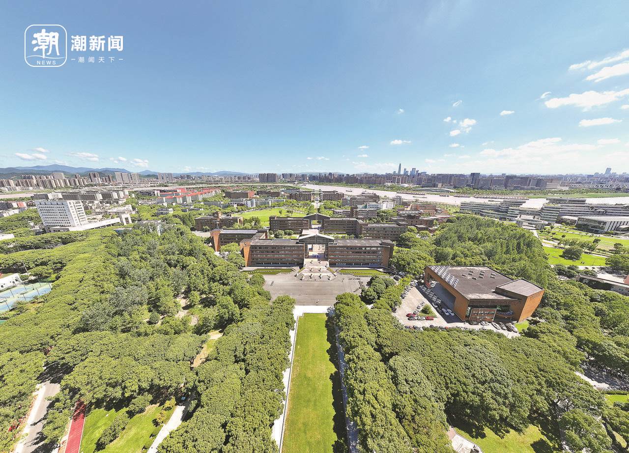 俯瞰寧波大學(xué)。潮新聞?dòng)浾?賀元?jiǎng)P 周旭輝 彭鵬 攝